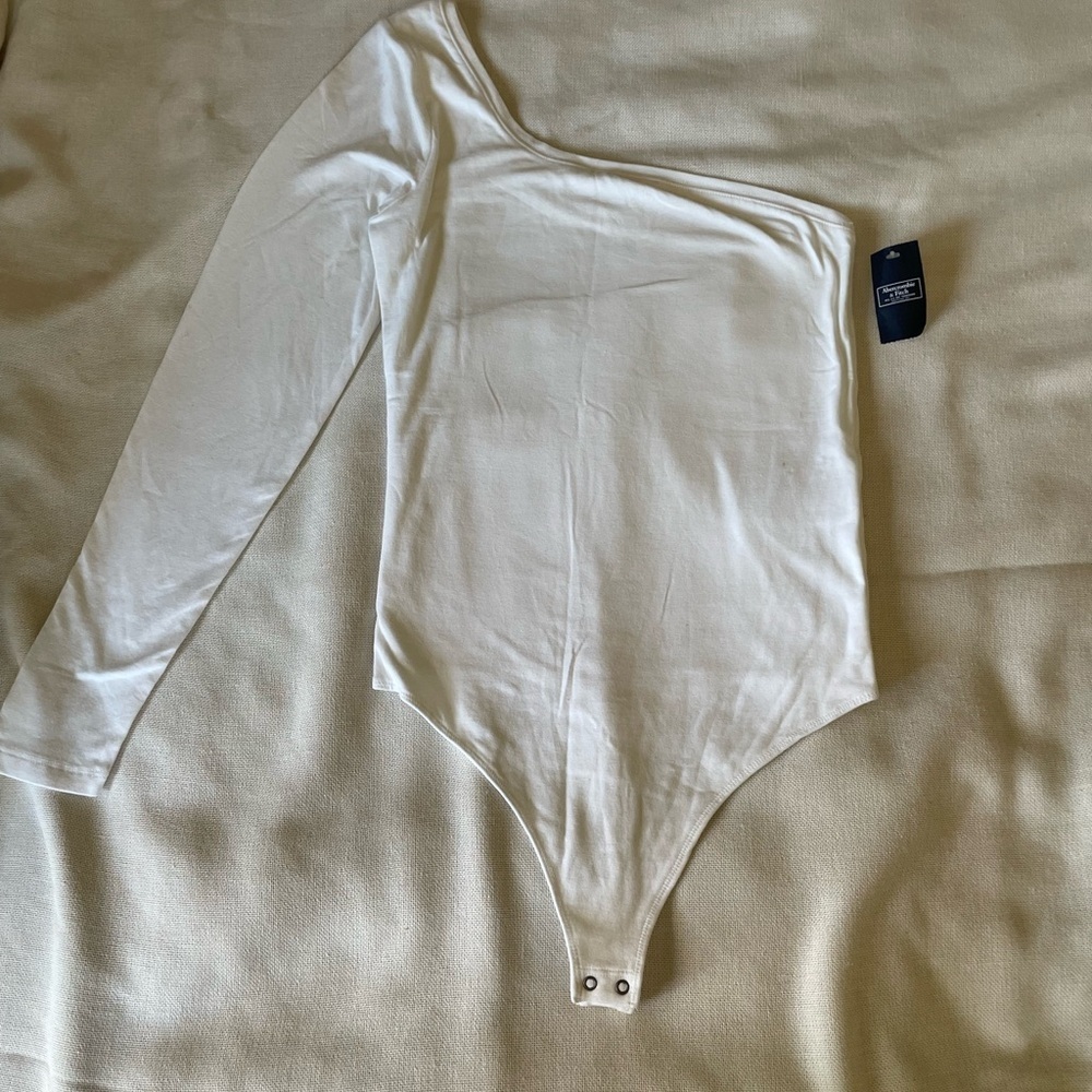 NWT Abercrombie & Fitch White one Shoulder bodysuit